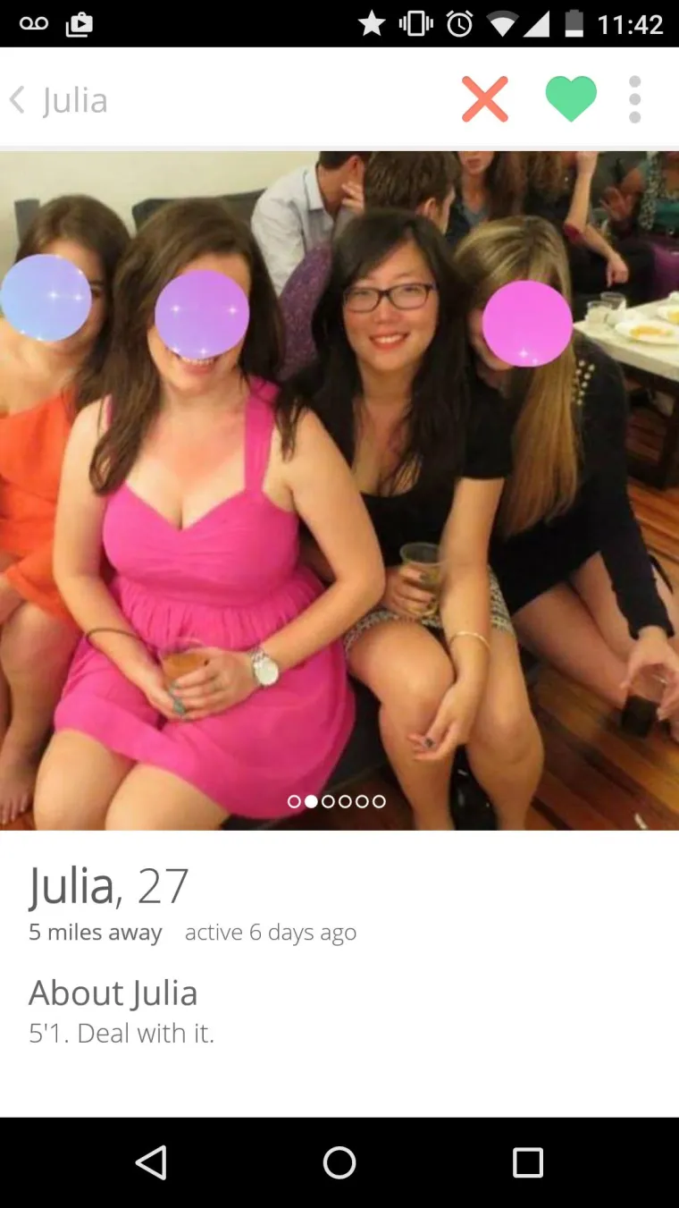 I ova ljubičasta točka je isto jako seksi. I ova druga...