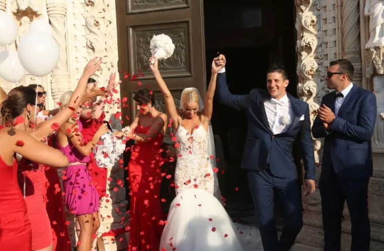 UDALA SE ANTONIJA: Prekrasna Mišura zablistala u vjenčanici