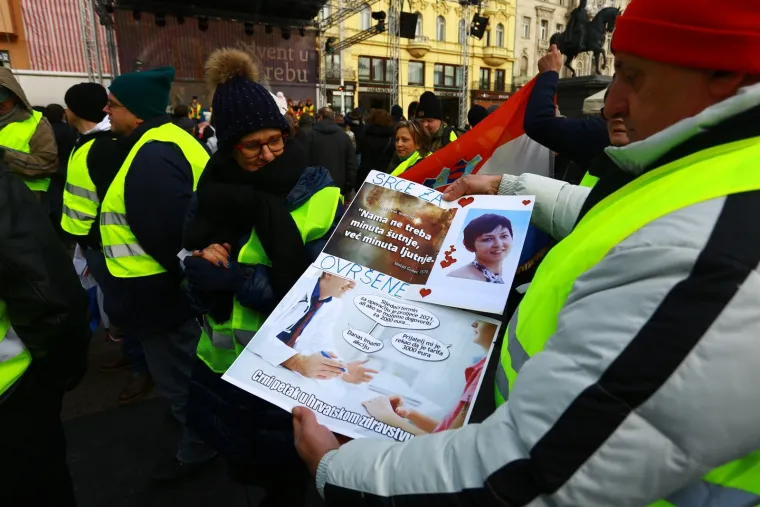 'ŽUTI PRSLUCI' OKUPIRALI CENTAR ZAGREBA, PRATILA IH POLICIJA: Nezadovoljni stanjem u državi izašli na ulice