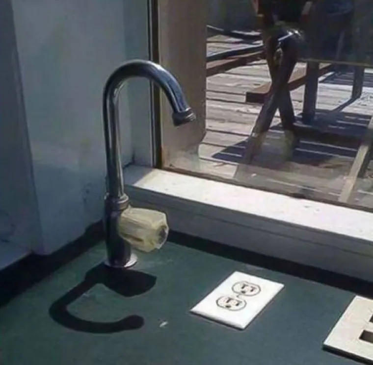 KAD MAJSTORI ZEZNU STVAR: Objavili fotografije propusta koji nisu samo komični nego i opasni za život