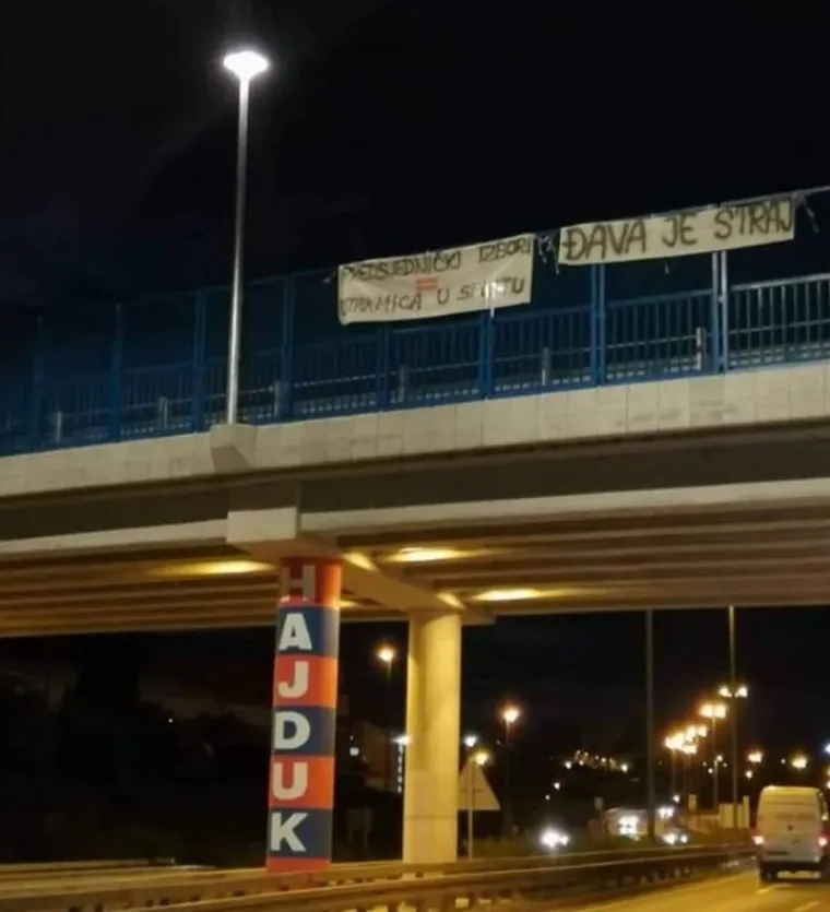Transparente je policija ekspresno uklonila, no "preživjeli" su na društvenim mrežama.