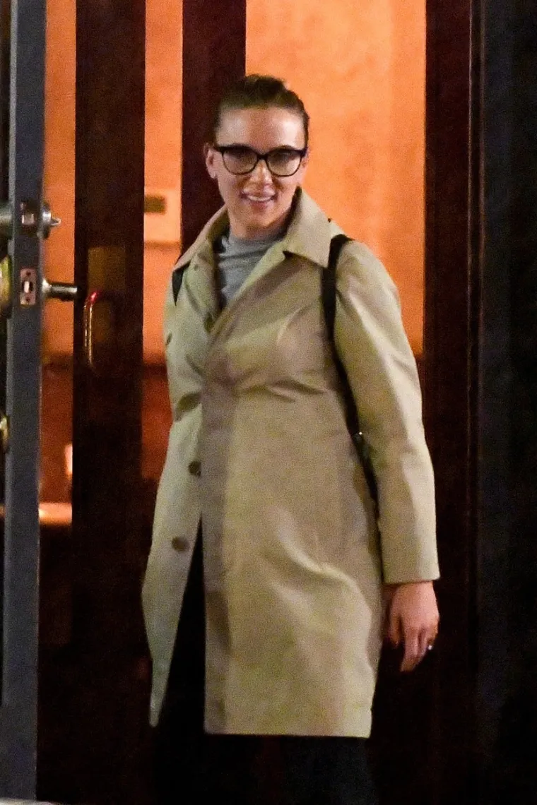 JE LI MOGUĆE DA JE TO ONA? Prekrasnu Scarlett Johansson 'uhvatili' u izdanju kojeg se grozi svaka žena