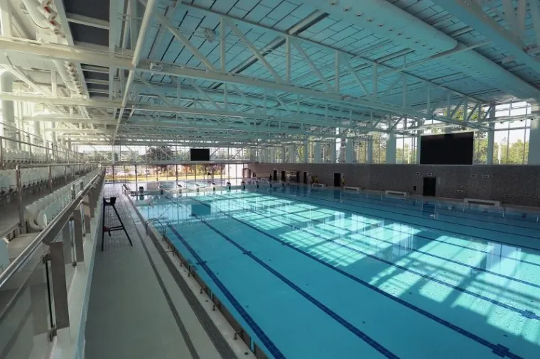 Bazeni na Sveticama, smješteni neposredno uz zapadnu tribinu Dinamova stadiona, tako su, nakon sedam godina gradnje, na usluzi Zagrepčanima.