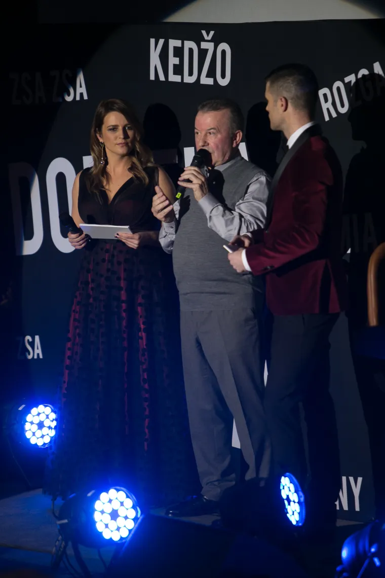 TONY, ROZGA, MIA, ZSA ZSA I KEDŽO SLAVILI: Jelena se presvlačila tri puta u istoj večeri, evo u čemu se sve pojavila