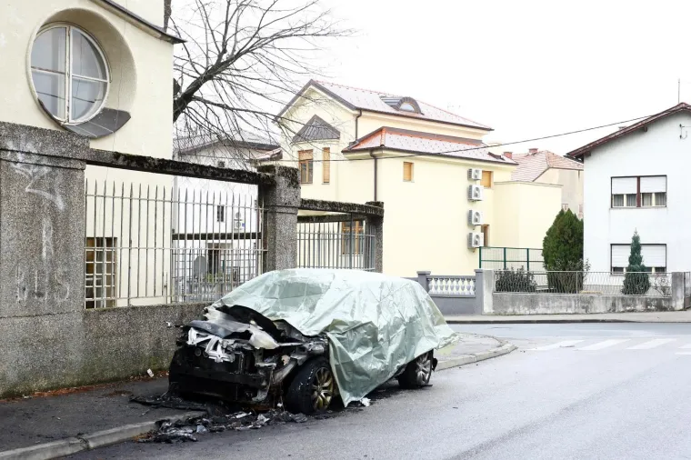 U ZAGREBU IZGORIO RANGE ROVER: U požaru nitko nije ozlijeđen