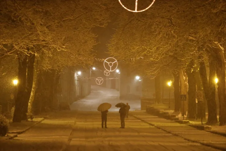 Snijeg zabijelio Dalmatinsku Zagoru