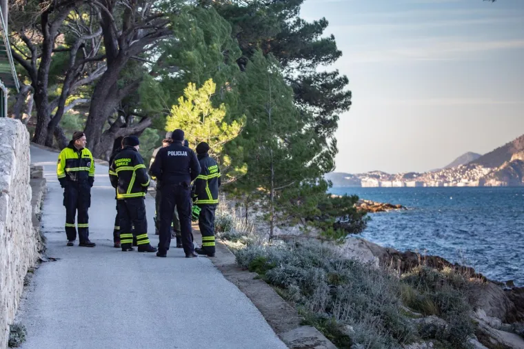 POTRAGA ZA NESTALOM OSOBOM U PLATU I DALJE TRAJE: Policija obavlja očevid u Hidroelektrani Dubrovnik