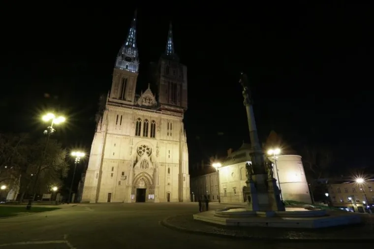 HRVATSKI GRADOVI U MRAKU: Gašenjem svjetala pridružili se globalnoj akciji 'Sat za planet Zemlju'