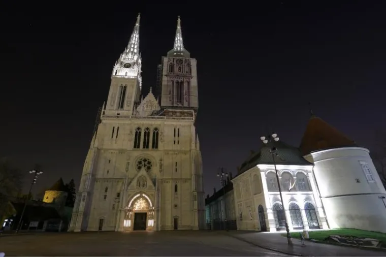 HRVATSKI GRADOVI U MRAKU: Gašenjem svjetala pridružili se globalnoj akciji 'Sat za planet Zemlju'