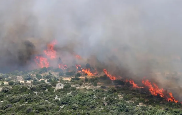 PONOVO POŽAR KOD ŠIBENIKA: Vatru gase dva kanadera, brod...