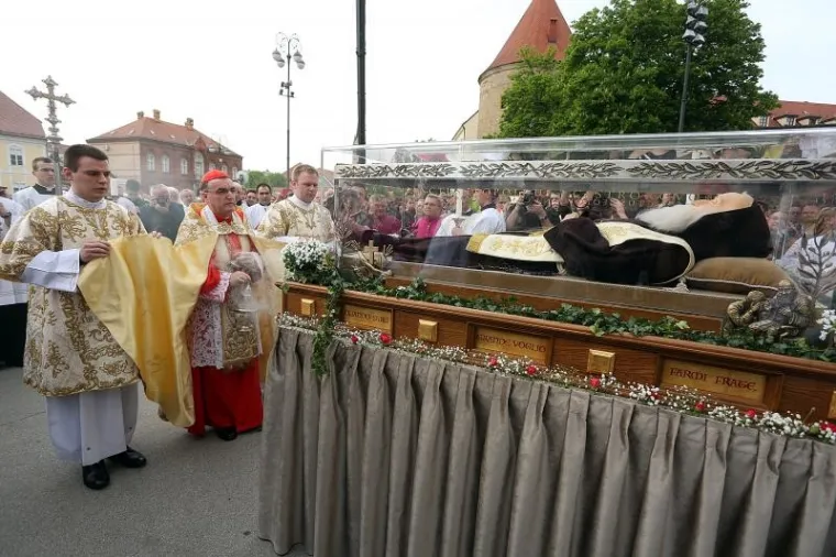 Doček i liturgiju u 17 sati predvodio zagrebački nadbiskup kardinal Josip Bozanić