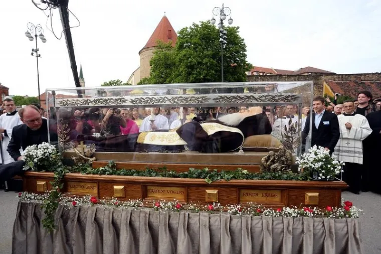 Misnim slavljem u 19 sati predsjeda sisački biskup Vlado Košić,