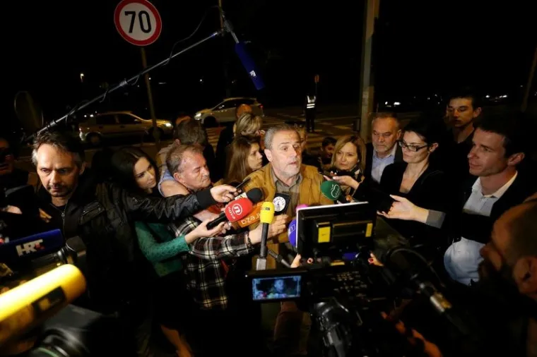 Gradonačelnik Milan Bandić u utorak je pred mnoštvom novinara pustio Slavonsku aveniju u promet. Konačno su svi radovi na jednoj od najprometnijih ulica grada dovršeni. Zatvaranje rupe i normaliziranje prometa odrađeno je dan prije nego je Bandić najavio.