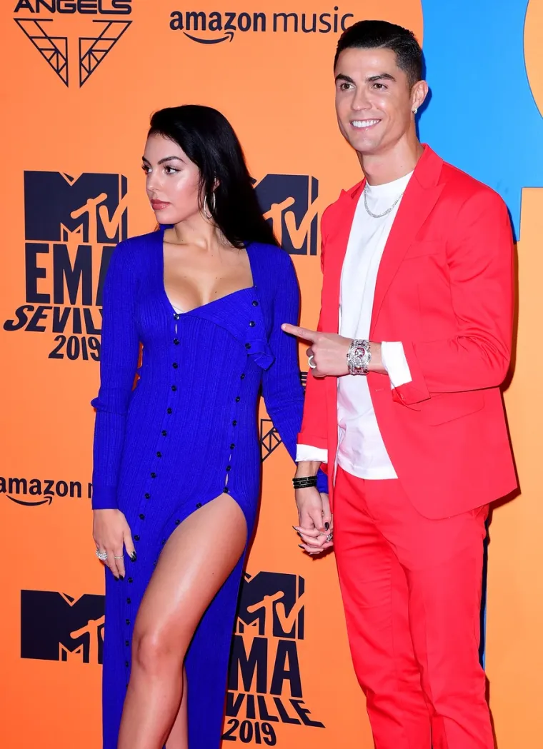 LIJEPA GEORGINA OTKRILA PREVIŠE: Pokazala zašto je Ronaldu druženje s njom bolje od zabijanja golova, Cristiano se malo zanio