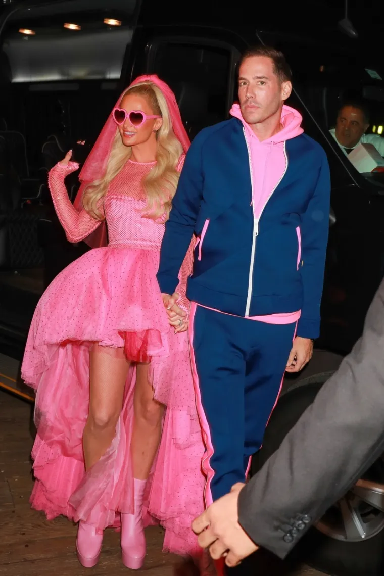 Paris Hilton totalno šokirala izborom vjenčanice, ali Kim Kardashian ju je svejedno zasjenila: Opak izbor za vjenčanje frendice