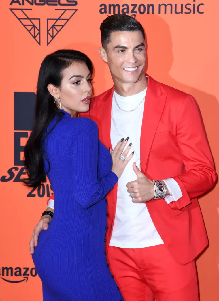 LIJEPA GEORGINA OTKRILA PREVIŠE: Pokazala zašto je Ronaldu druženje s njom bolje od zabijanja golova, Cristiano se malo zanio