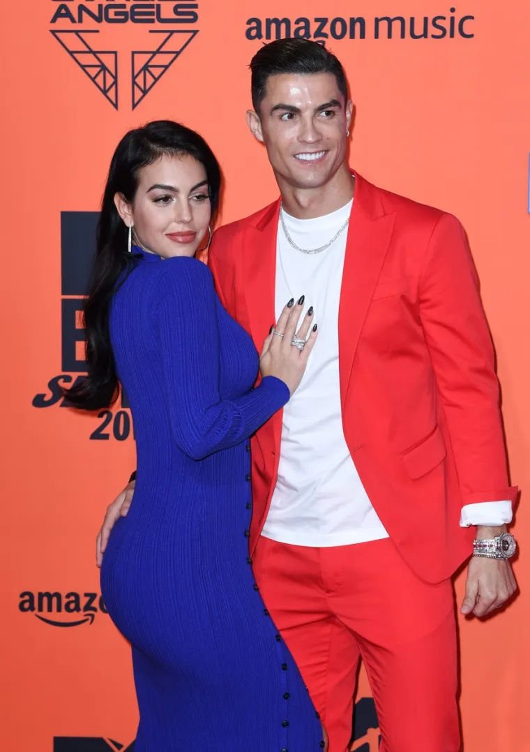 LIJEPA GEORGINA OTKRILA PREVIŠE: Pokazala zašto je Ronaldu druženje s njom bolje od zabijanja golova, Cristiano se malo zanio