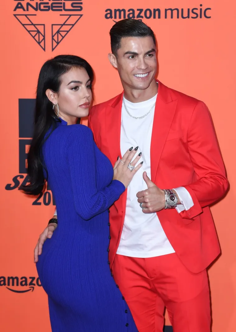 LIJEPA GEORGINA OTKRILA PREVIŠE: Pokazala zašto je Ronaldu druženje s njom bolje od zabijanja golova, Cristiano se malo zanio