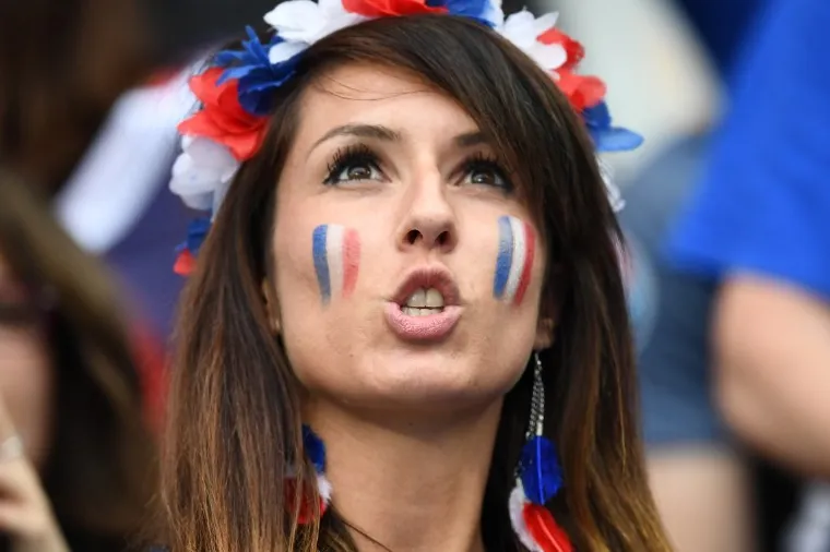 NAJLJEPŠI DIO EURA: Svi su gledali kako ove ljepotice zauzimaju svoja mjesta na Stade de Franceu