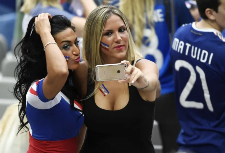 NAJLJEPŠI DIO EURA: Svi su gledali kako ove ljepotice zauzimaju svoja mjesta na Stade de Franceu