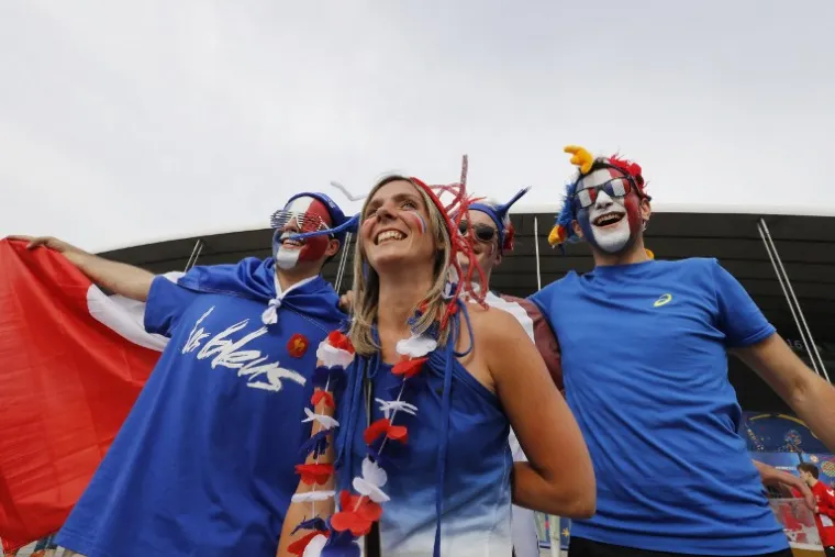 NAJLJEPŠI DIO EURA: Svi su gledali kako ove ljepotice zauzimaju svoja mjesta na Stade de Franceu