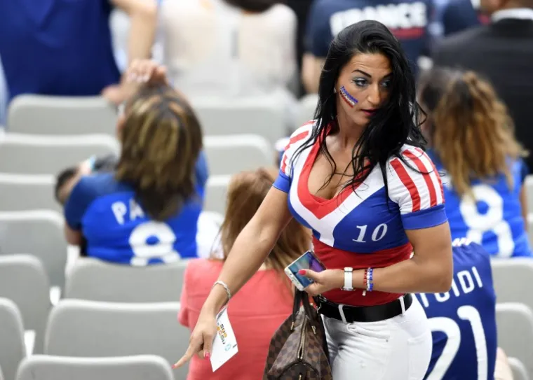 NAJLJEPŠI DIO EURA: Svi su gledali kako ove ljepotice zauzimaju svoja mjesta na Stade de Franceu