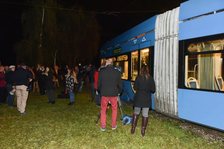OBITELJ MARŠANIĆ PRIREDILA LJETO NA OKRETIŠTU TRAMVAJA PREČKO: Pogledajte je li bilo bolje nego na Savi