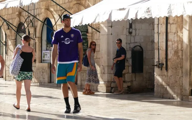 ŠETNJA STRADUNOM: Slavni blizanci posjetili Dubrovnik