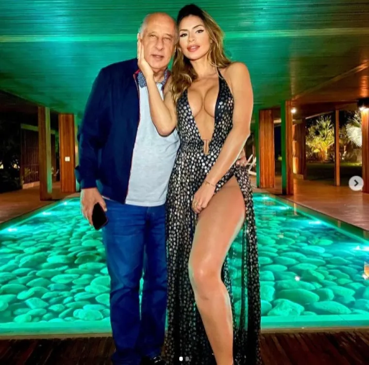 Seks bomba tješi nogometnog kriminalca, njen Instagram pun je provokativnih fotografija