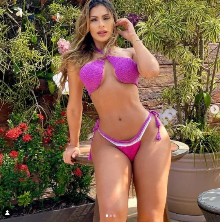 Seks bomba tješi nogometnog kriminalca, njen Instagram pun je provokativnih fotografija