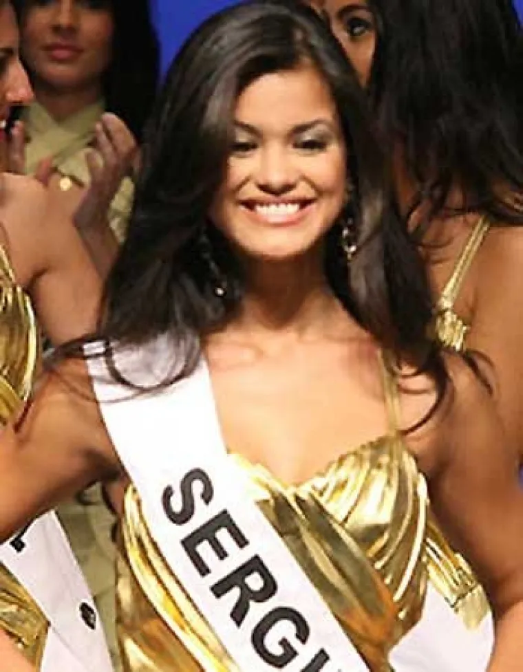 7. Mariana Bridi Costa karijeru je započela u ranoj dobi od 14 godina. 2007. godine sudjelovala je na izboru za Miss Bikini International. U prosincu 2008. Bridi je pogrešno dijagnosticirana infekcija bubrega, a početkom siječnja iste godine liječnička su izvješća potvrdila infekciju mokraćnog sustava, koja se pogoršala i uznapredovala. Nažalost, sepsa je uzrokovala odumiranje organa, a kasnije su joj morali amputirati ruke i stopala u pokušaju da joj se spasi život. Tijekom posljednje operacije ovoj misici je odstranjen dio želudca, a umrla je u siječnju 2009. godine. Teška sepsa, urinarna infekcija i abdominalno krvarenje doveli su do zatajenja više organa pa, naposljetku, i smrti.