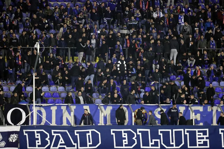 MAKSIMIR GORI: Krcate tribine bodre Modre u povijesnoj utakmici, na semaforu osvanula romantična poruka