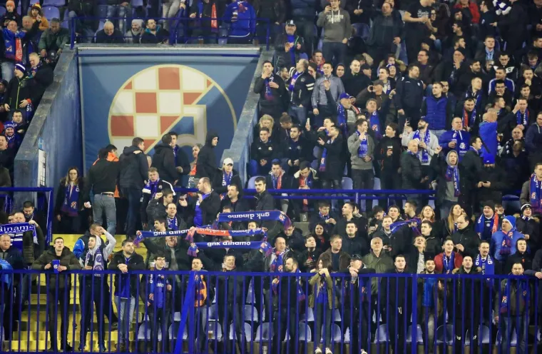 MAKSIMIR GORI: Krcate tribine bodre Modre u povijesnoj utakmici, na semaforu osvanula romantična poruka