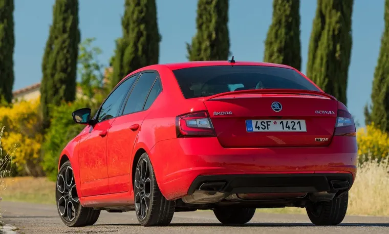 DVIJE IZVEDBE, JEDNAKO BRUTALNE: Škoda Octavia RS 245 je najsnažnija Octavia ikad
