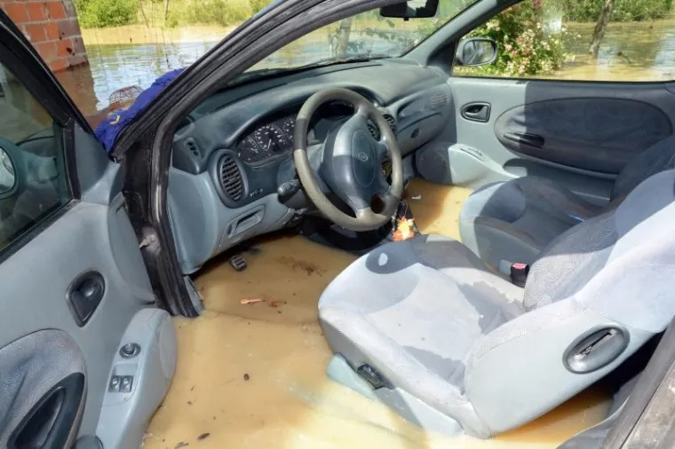 Obilna kiša opet izazvala poplave u Lekeniku i Pešćenici
