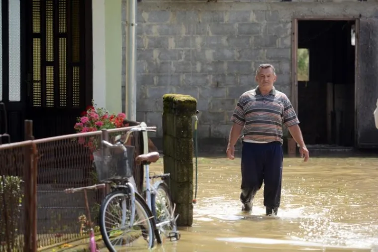 Obilna kiša opet izazvala poplave u Lekeniku i Pešćenici