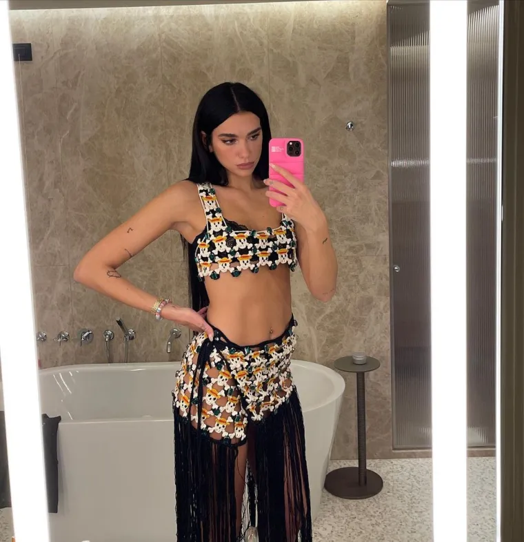  DUA LIPA