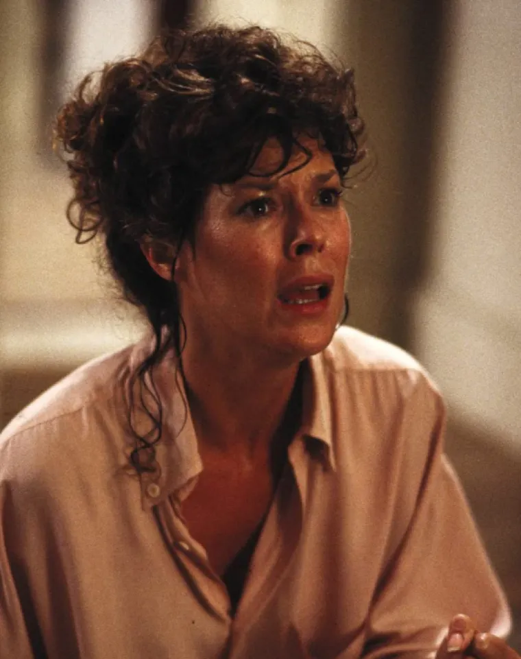 JoBeth Williams na setu kontroverznog hororca &quot;Poltergeist&quot; 1982. godine koji je, kako mnogi vjeruju, prokleo živote četvero glumaca i tako izazvao pravu medijsku pompu. Mnogi stručnjaci nisu mogli objasniti paranormalne aktivnosti za vrijeme snimanja filma, a kamoli nesretno povezane sudbine četvero glumaca.