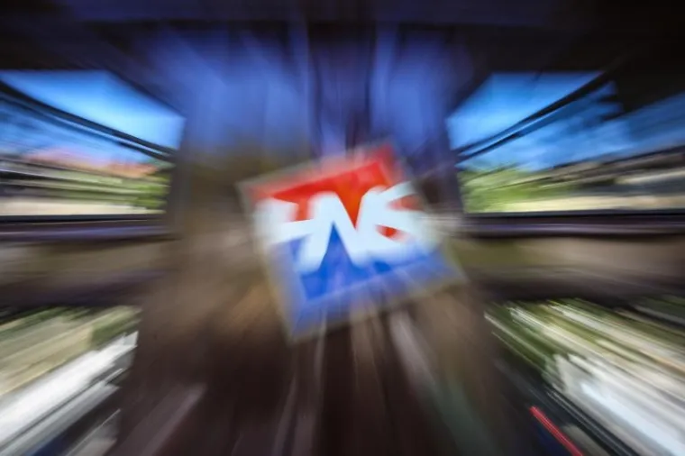 RAZOČARANI HNS-ovci ISPRED SREDIŠNJICE STRANKE ZAPALILI SVIJEĆE: 'HNS je umro'