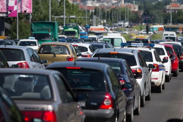 KOLAPS NA ZAGREBAČKIM CESTAMA: Radovi i prometne nesreće uzrokovali velike gužve