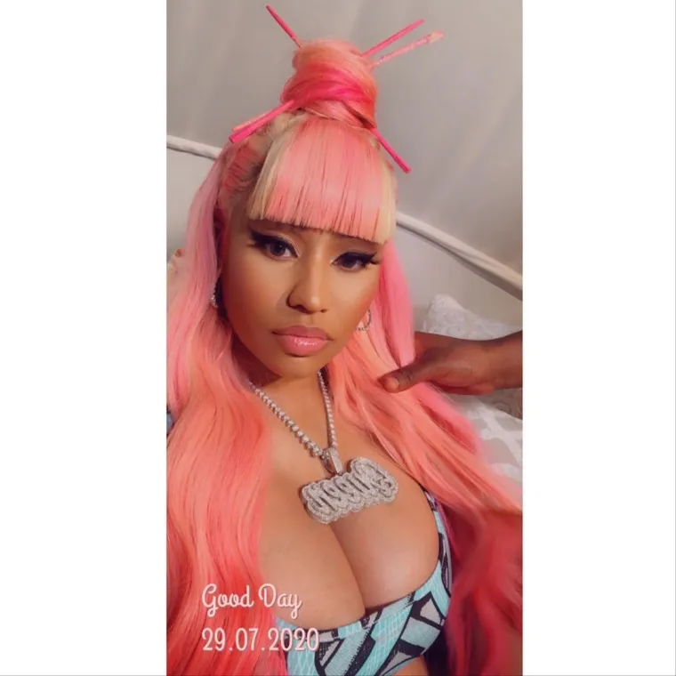 Nicki Minaj na Instagramu trenutno prati 164 milijuna ljudi, a na njemu trenutno ima više od 6200 objava.
