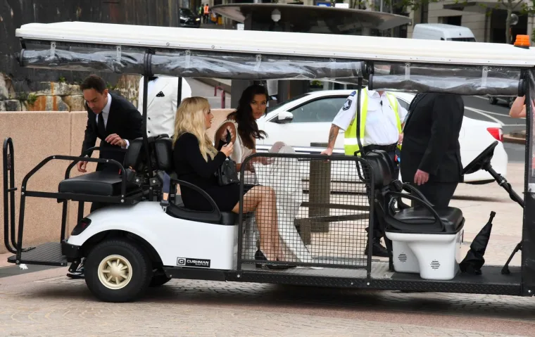 Rebel Wilson pojavila se u javnosti nakon što je smršavjela 35 kilograma: Sve zadivila u uskoj crnoj haljini