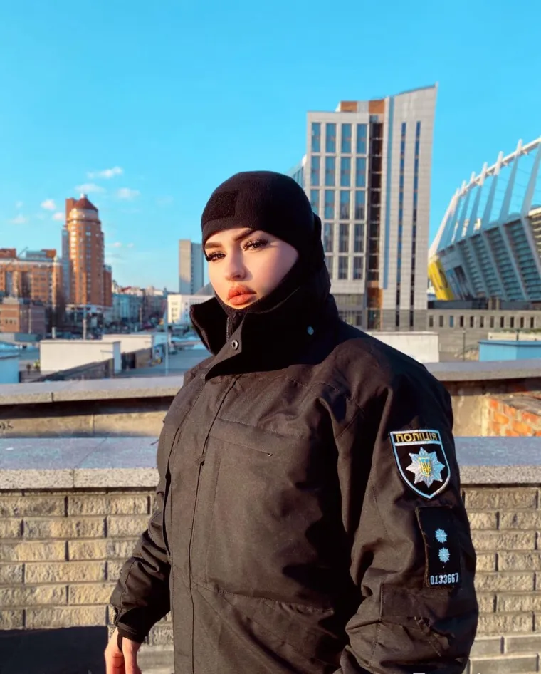 Zgodna policajka zaludjela brojne na društvenim mrežama, brzo ćete shvatiti zašto je zovu Mašina!