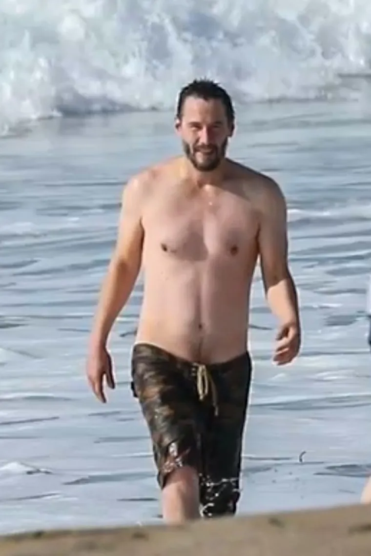 Reeves je svirao bas-gitaru u bendu Dogstar tijekom dvedesetih. Kako je Keanu Reeves u drugoj polovici devedesetih brojio milijune kao glumac, Jon Bon Joviju je zapelo oko za njega i u Dogstaru je vidio priliku da se i sam uvuče u filmsku industriju, pa ih je pozvao na turneju Australijom i Novim Zelandom. Na kraju su u isto vrijeme boravili u istom hotelu s britanskom kraljicom, zbog čega su bili zamoljeni da ga napuste, pa su vrijeme ubijali ispijajući vino s Bon Jovijem.
