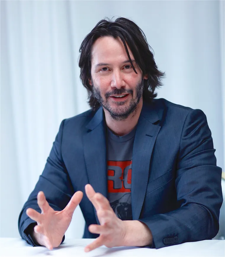 Iako nikada nije dobio srednjoškolsku diplomu, Reeves je poznat po tome što jako voli čitati. Redatelj filma &quot;Dan kad se Zemlja zaustavila&quot;, Scott Derrickson, Reevesa opisuje kao čovjeka koji jako voli čitati. Shakespeareove sonete recitira napamet, a  knjižare i knjižnice omiljena su mu mjesta na koja zalazi.
