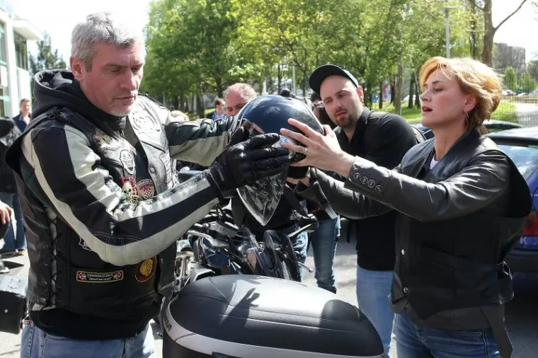 KANDIDATKINJA ZA ZAGREBAČKU GRADONAČELNICU U OPASNOM POTHVATU: Sandra Švaljek 'zajahala' motor