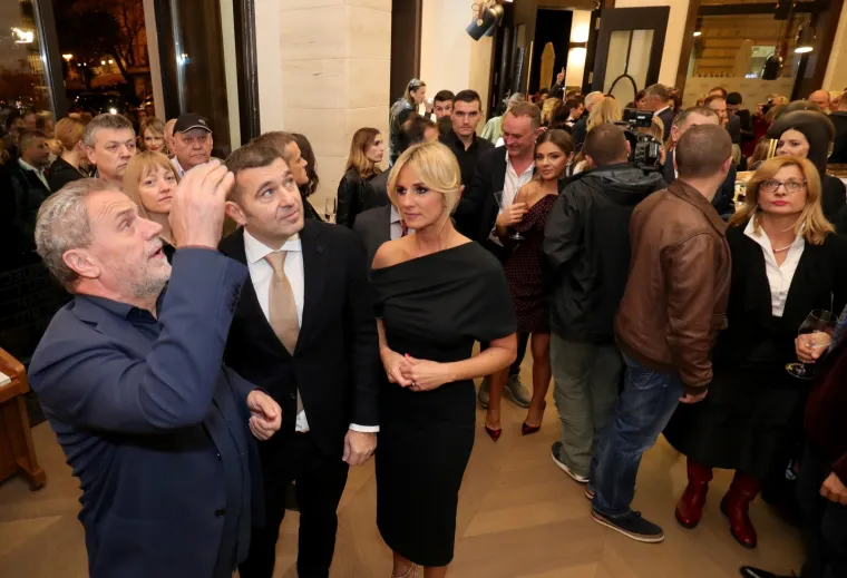 PONOVNO OTVORENA KULTNA KAVANA: Zagrebačka elita pohrlila u preuređeni Kavkaz, evo tko se sve pojavio