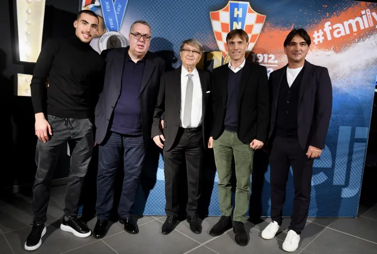 Ćiro Blažević glavna zvijezda premijere filma o sebi. Pogledajte koje su ga sve istinske legende došle pozdraviti