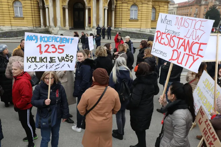 TISUĆE LJUDI U ZAGREBU PROSVJEDUJE ZA VEĆE PLAĆE U OBRAZOVANJU: 'Ne očekujemo kraj štrajka jer Vlada zasad nema ozbiljnu ponudu'