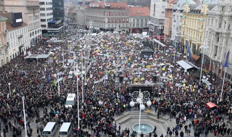 25.11.2019., Zagreb - Prosvjed u organizaciji sindikata osnovnih i srednjih skola pod nazivom Hrvatska mora bolje na Trgu bana Josipa Jelacica. Photo: Patrik Macek/PIXSELL